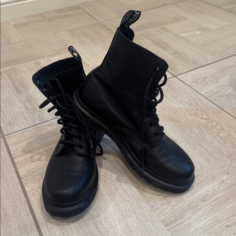 Doc Martens Black Leather Lace-Up Boots US 9